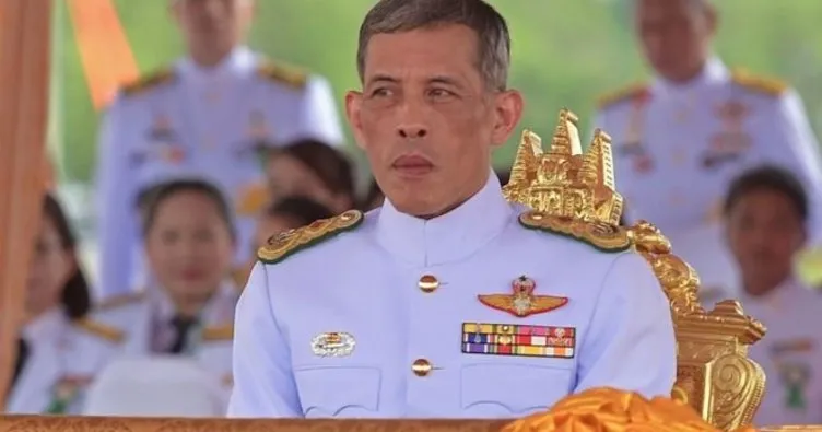 Tayland Kralı zina yapan çalışanları kovdu