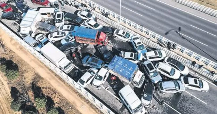 Çin’de 100 araç birbirine girdi