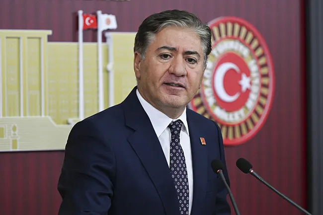 son-dakika-tbmmde-koltuk-dagilimi-degisti-chp-5-siraya-geriledi-iste-yeni-partiye-gecen-milletvekillerinin-lis-1784886391936.jpg