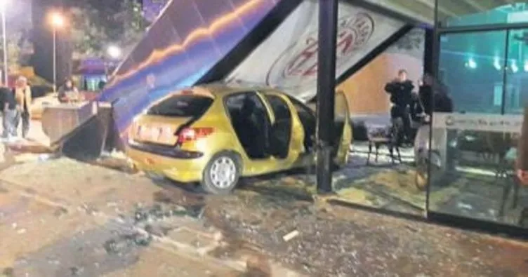 Rus kadın sürücü büfeyı yıkıp geçti