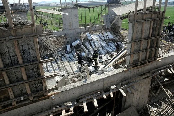 İnşaatta göçük meydana geldi: 2 ölü, 5 yaralı
