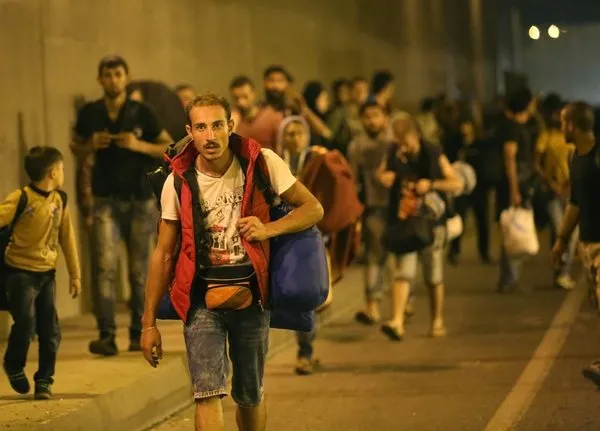 Sığınmacılar Edirne'ye yürüyor