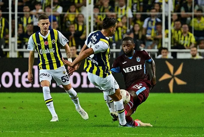 kadikoyde-fenerbahceye-soguk-dus-trabzonspor-seriyi-bozdu-1699124062682.jpeg