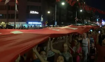 İzmir’in kurtuluş yıldönümü etkinlikleri fener alayıyla devam etti
