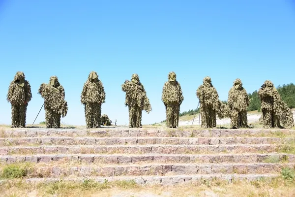 2-bin-235-yillik-gurur-kahraman-komandolarin-gosterileri-nefes-kesti-1782652254942.jpg