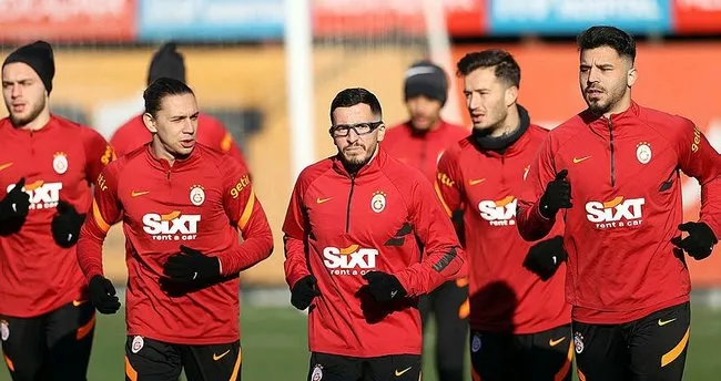 Galatasaray'a müjdeli haber! Omar Elabdellaoui tam 1 yıl sonra takıma döndü