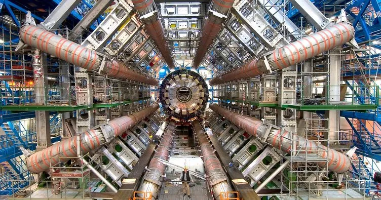 Higgs bozonu aniden en ağır parçacıklarla belirdi