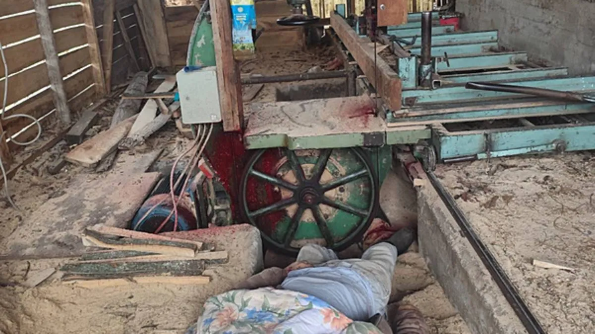 Samsun’da kan donduran olay: Başı testereye sıkışmış halde ölü bulundu! Samsun’da kan donduran olay: Başı testereye sıkışmış halde ölü bulundu!