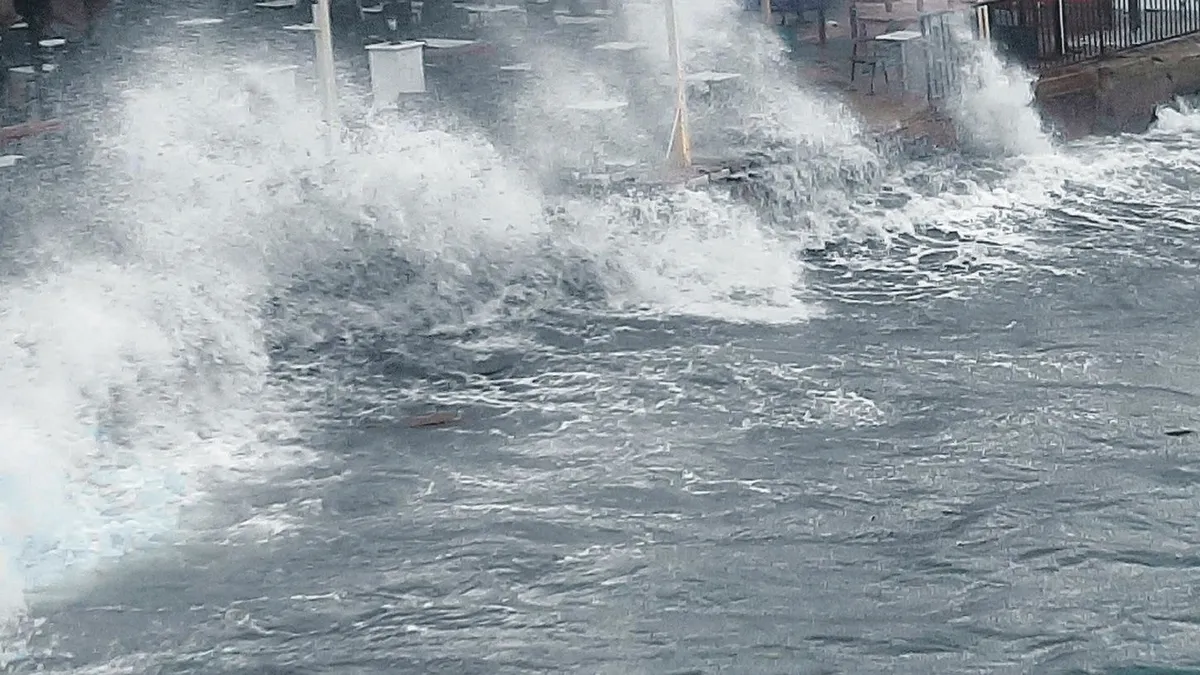 Ege’de fırtına Doğu’da 3 metre kar