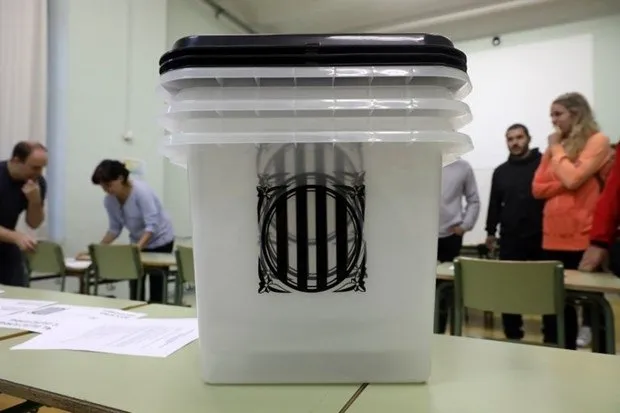 İspanya’da referandum gerginliği: Baskın düzenleniyor