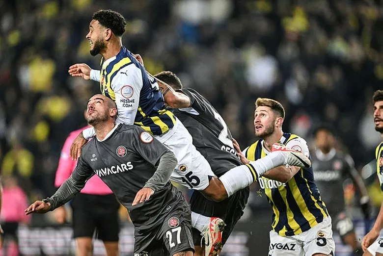 fenerbahceden-flas-aciklama-karagumrukun-penaltisi-verilmemis-olup-1701177467946.jpg