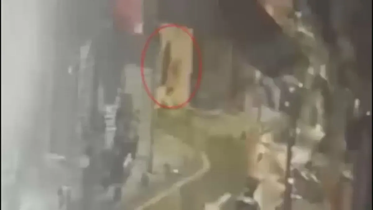 Şişli ve Beşiktaş’ta iş yerlerine silahlı saldırı: 3 kişi tutuklandı! Şişli ve Beşiktaş’ta iş yerlerine silahlı saldırı: 3 kişi tutuklandı!