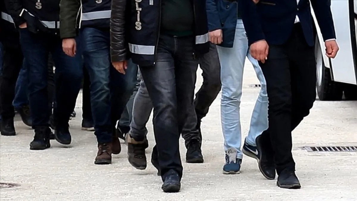Ankara’da silah kaçakçılığı operasyonu: 4 şüpheli tutuklandı Ankara’da silah kaçakçılığı operasyonu: 4 şüpheli tutuklandı