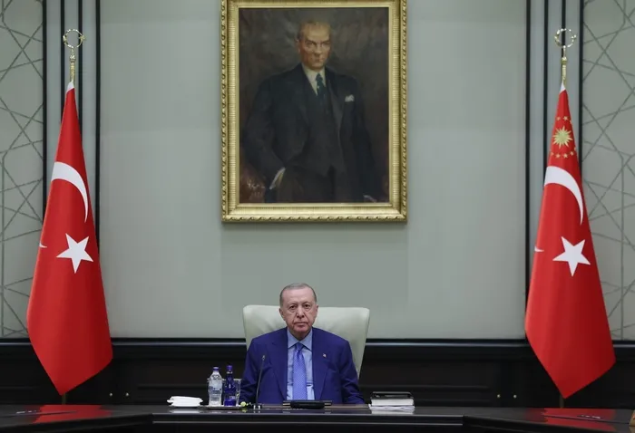 baskan-erdogan-kabineyi-topluyor-fon-magdurlarinin-gozu-bestepeden-cikacak-kararlarda-1791722689060.jpg