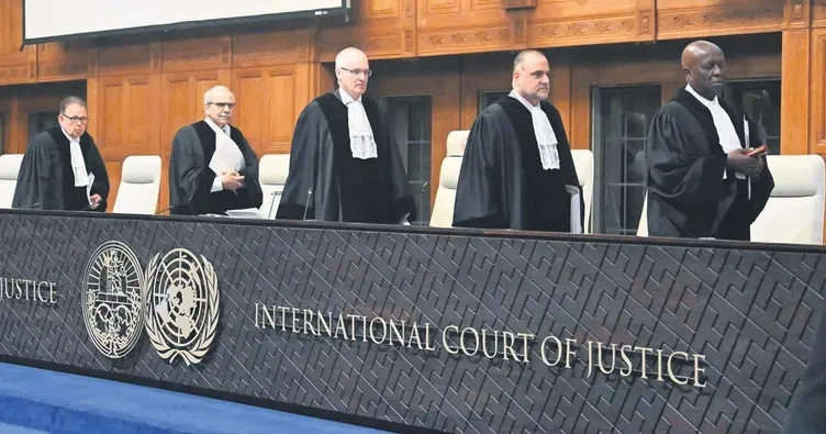 Soykırıma pişkin savunma