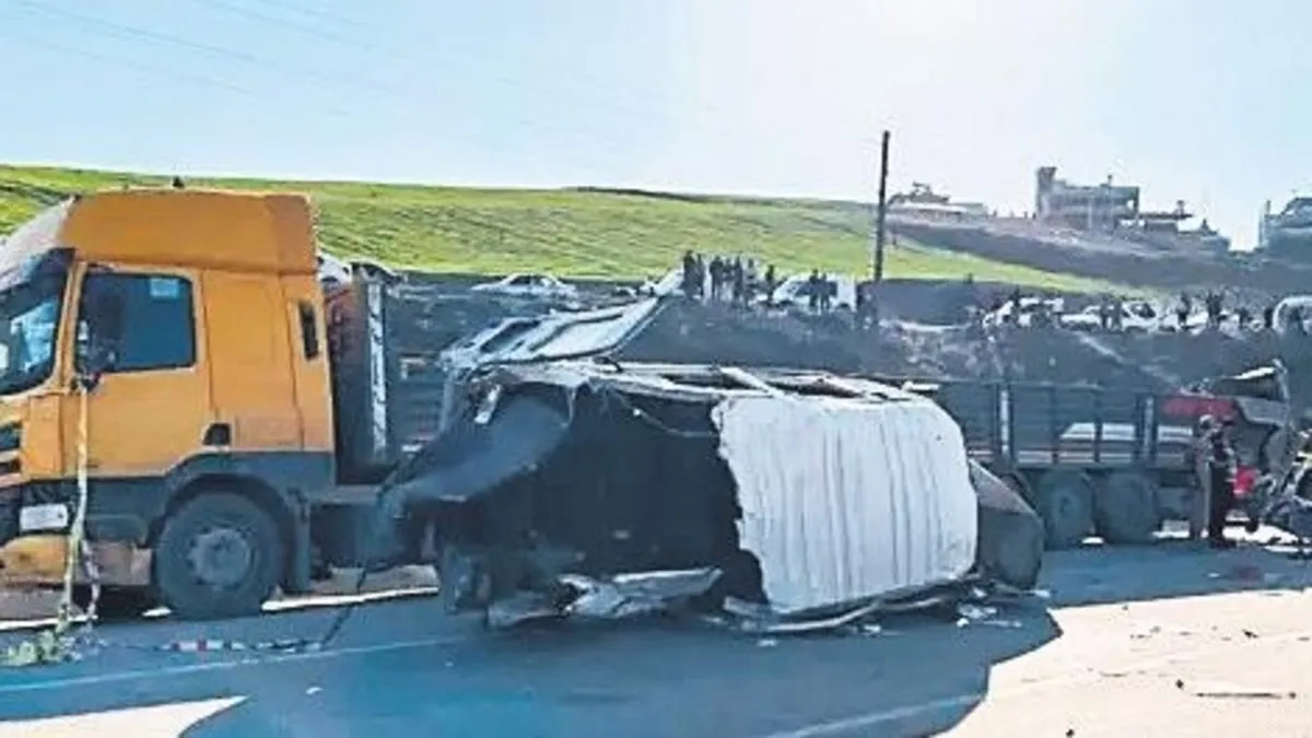 Antakya’da katliam gibi kaza: 6 ölü, 8 yaralı Antakya’da katliam gibi kaza: 6 ölü, 8 yaralı