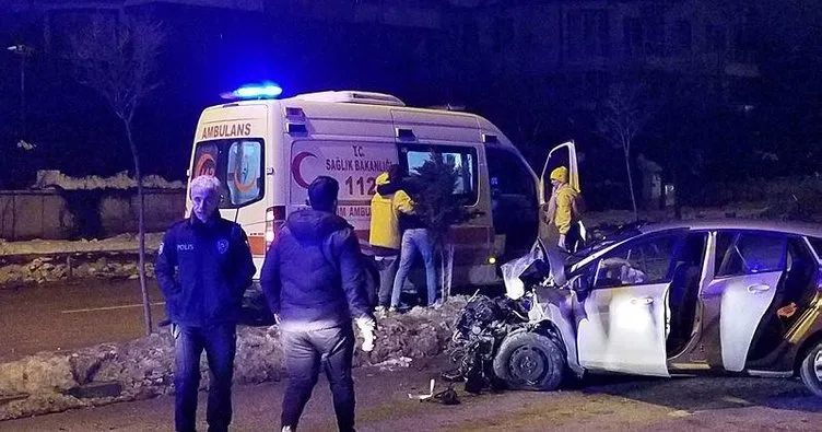 Virajda savrulan otomobil, karşı şeritte minibüsle çarpıştı: 9 yaralı