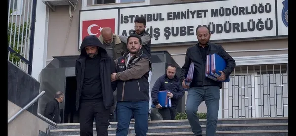hasarli-araclarin-sasi-numaralarini-uyarlayarak-vurgun-yapmislardi-change-oto-dolandiricilari-adliyeye-sevk-ed-1778225673418.jpg