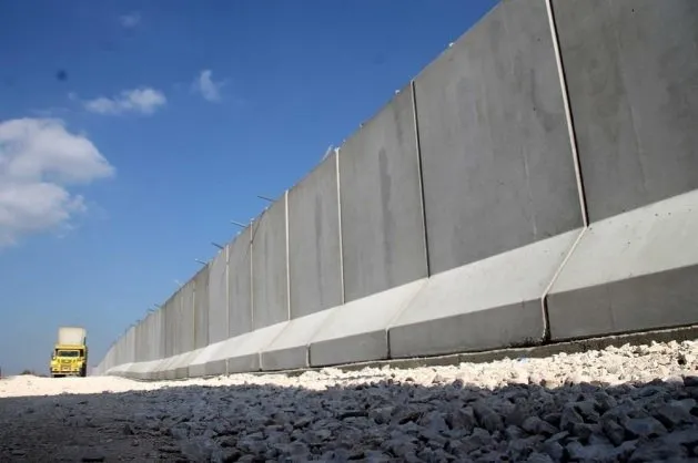 Suriye sınırına beton duvar
