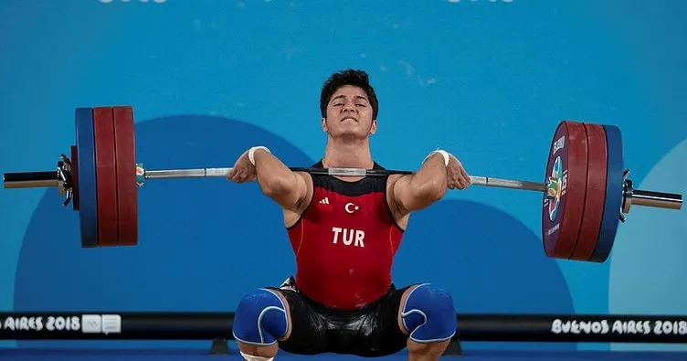 Bakan Kasapoğlu’ndan milli halterci Muhammed Furkan Özbek’e tebrik