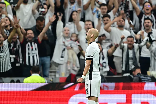 besiktas-marsilya-macinda-sakatlik-soku-cerny-maca-devam-edemedi-1789678302792.jpg
