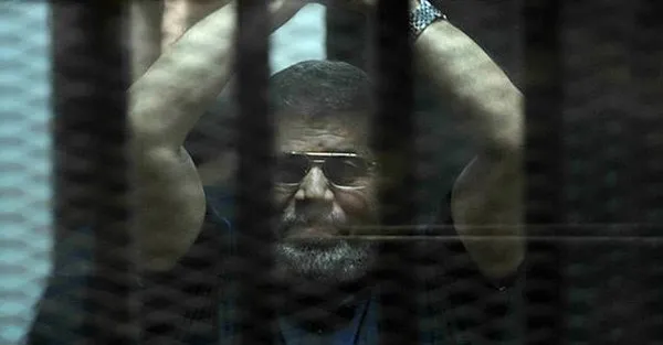 Seçilmiş Cumhurbaşkanı Mursi'ye idam kararı