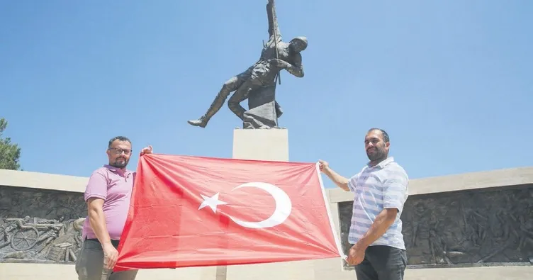 Bayrak düşmesin diye meydanlara koştuk