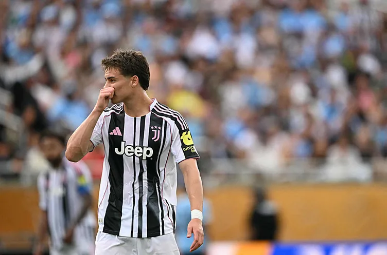 Milli futbolcu Kenan Yıldız resmen imzayı atıyor! 9 Son dakika transfer haberi: Milli futbolcu Kenan Yıldız resmen imzayı atıyor! Yeni kazancı dudak uçuklatacak...