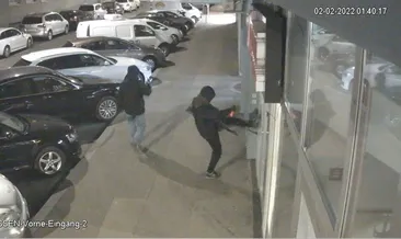 Viyana’da camiye çirkin saldırı!