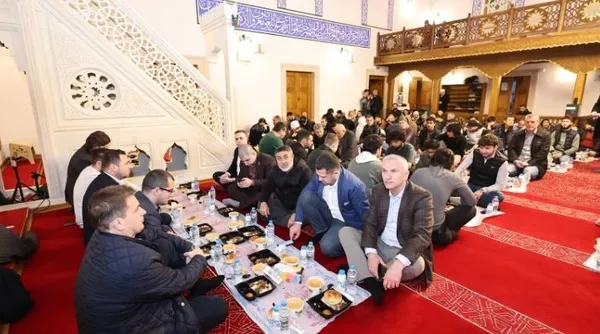 sultangazi-belediyesi-bulgaristanda-ramazan-sofrasi-kurdu-bulgaristan-ve-yunanistanda-9-noktada-iftar-programl-1742479636586.jpg