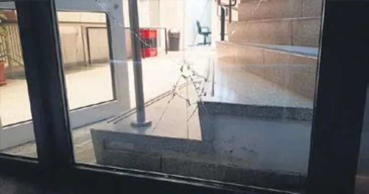 Almanya’da camiye taşlı saldırı