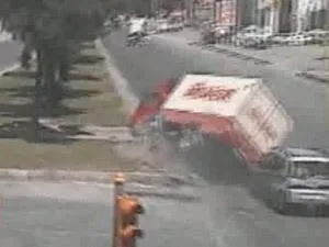 MOBESE kameralarına yansıyan kazalar...