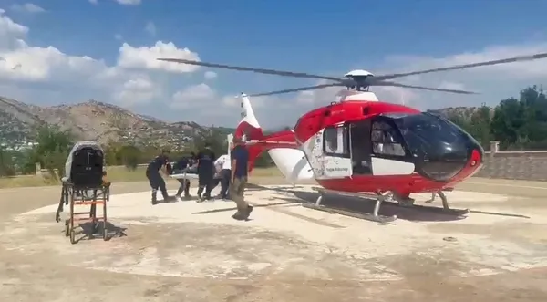 tuncelide-elinden-yaralanan-hasta-ambulans-helikopterle-malatyaya-sevk-edildi-1786553859500.jpg