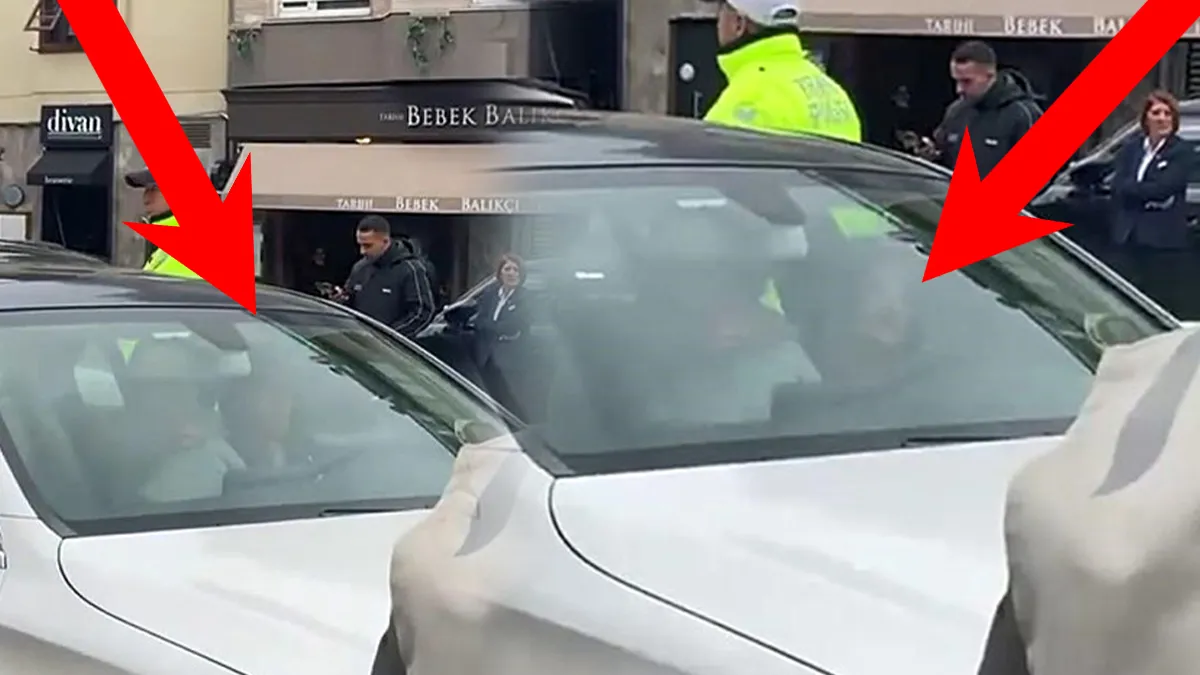 Bebek’te akılalmaz görüntüler: Trafiği felç eden kadın otomobilin içinde dans etti! Bebek’te akılalmaz görüntüler: Trafiği felç eden kadın otomobilin içinde dans etti!