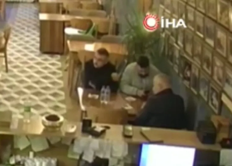 Telefonunuzu kimseye vermeyin! Arkadaşıma 1800 TL göndereceğim dedi! Taksici hesabına bakınca şoku yaşadı!