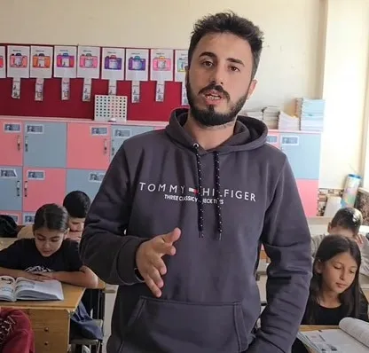 bu-ogretmen-bir-baska-1731476109544.jpg