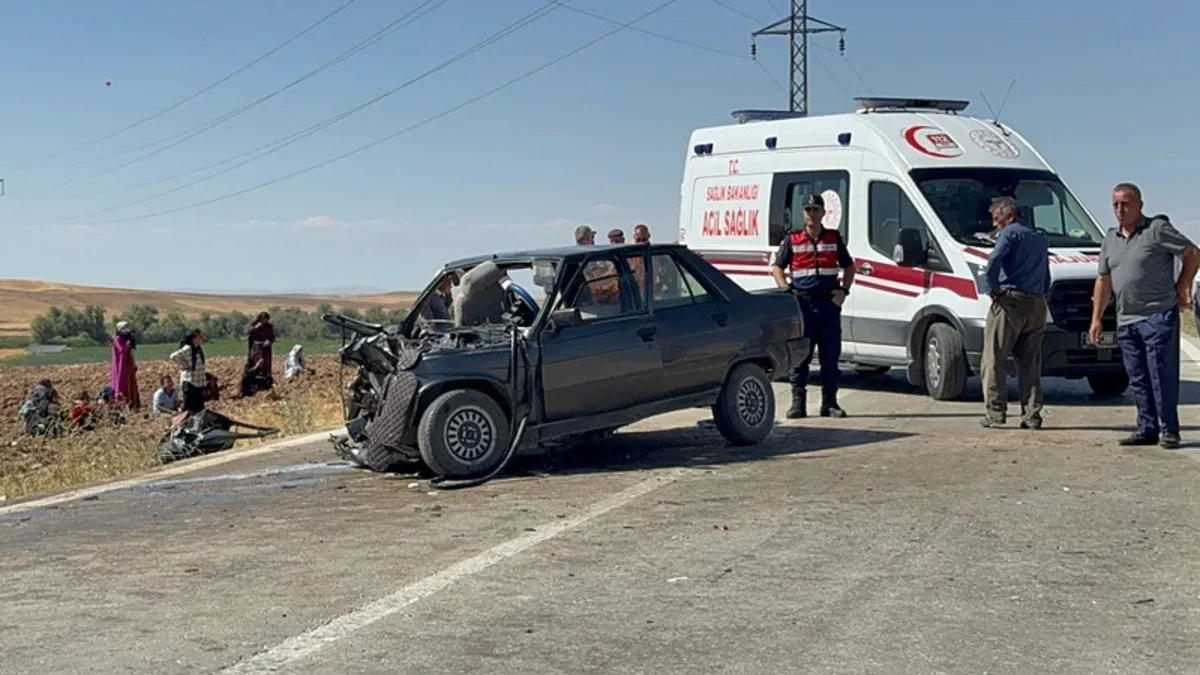 Ankara'da katliam gibi kaza! İki otomobil kafa kafaya çarpıştı: 1 ölü, 4 yaralı