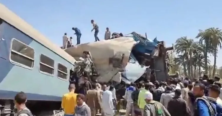 Mısır’da iki tren kafa kafaya çarpıştı: Dehşet anları kamerada!