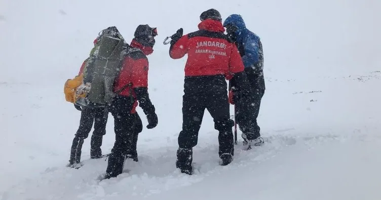 Profesyonel dağcıyı JAK kurtardı