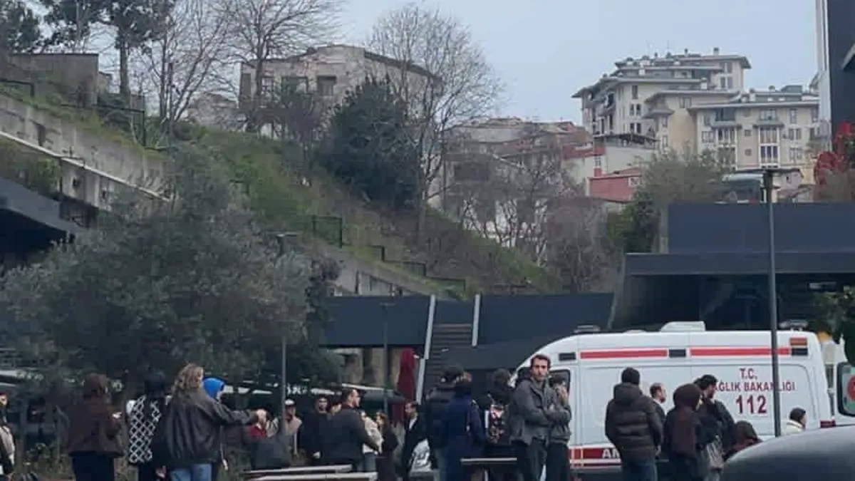 Beyoğlu’nda dehşete düşüren olay: Üniversitede bıçaklı ‘dönem ödevi’ kavgası! Göğsünden 3 kez… Beyoğlu’nda dehşete düşüren olay: Üniversitede bıçaklı ‘dönem ödevi’ kavgası! Göğsünden 3 kez…