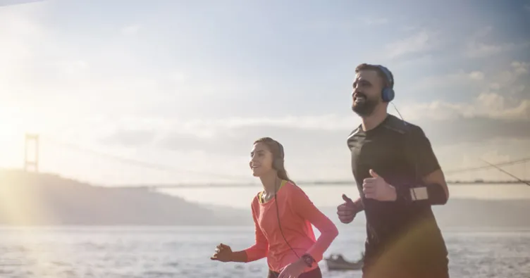 Rüyada Koşmak Ne Anlama Gelir? Rüyada Yağmurda, Yolda, Dağda Ve