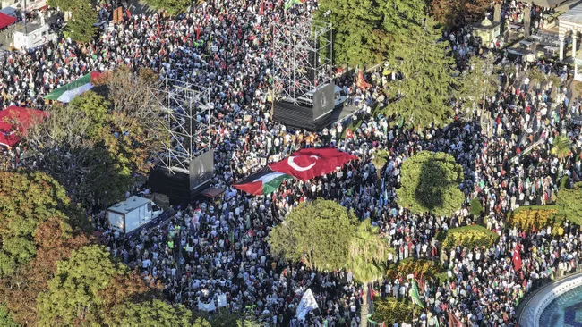 haniyenin-son-cagrisi-ile-istanbul-ayakta-ayasofya-meydaninda-filistine-destek-mitingi-yapiliyor-1722703837931.jpg Haniye’nin son çağrısı ile İstanbul ayaktaydı: Ayasofya Meydanı'nda Filistin'e destek mitingi yapıldı