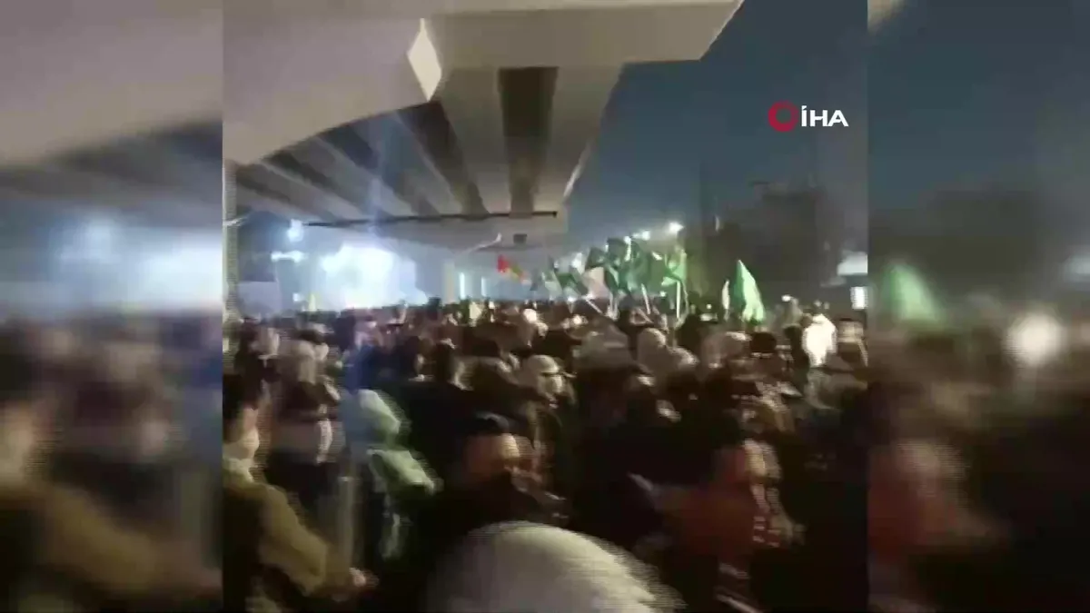 Bağdat’ta tansiyon yükseldi: Protestocular güvenlik güçlerine ateş açtı | Video videosunu izle Bağdat’ta tansiyon yükseldi: Protestocular güvenlik güçlerine ateş açtı | Video videosunu izle