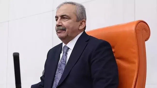 son-dakika-sirri-sureyya-onderin-saglik-durumu-nasil-doktorlardan-yeni-aciklama-hayati-tehlike-devam-ediyor-1745226733410.jpeg