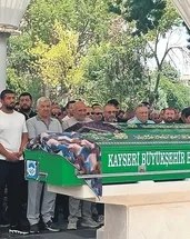 Bir aile toprağa verildi
