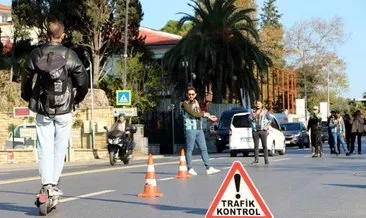 Yer Beşiktaş: Fosforlu yelek giymeden skuter kullananlara ceza yağdı #istanbul Yer Beşiktaş: Fosforlu yelek giymeden skuter kullananlara ceza yağdı #istanbul