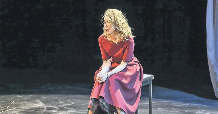 İki temsilde büyük alkış aldı