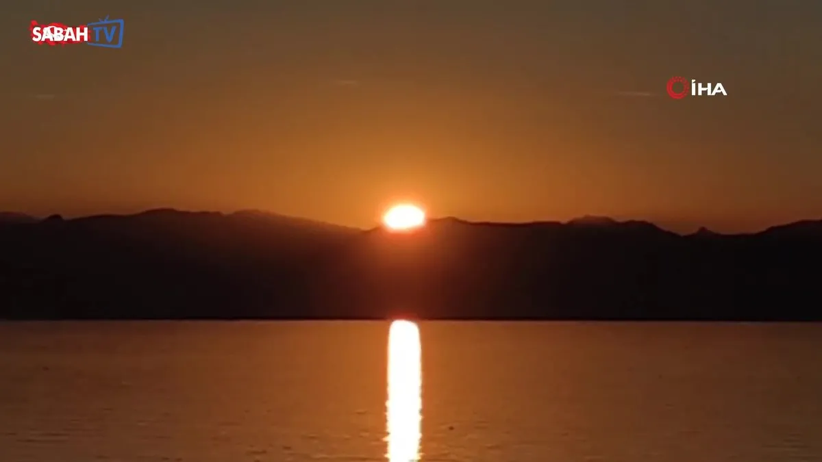 Van semalarında kartpostallık günbatımı mest etti | Video videosunu izle Van semalarında kartpostallık günbatımı mest etti | Video videosunu izle