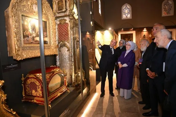 emine-erdogan-topkapi-sarayi-saat-muzesinin-acilisinda-konustu-muzeler-artik-yasayan-mekanlar-haline-geldi-1762527237716.jpg