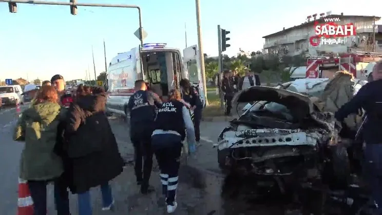 Antalya'da otel servisi ile otomobil çarpıştı: 2 ölü, 14 yaralı | Video